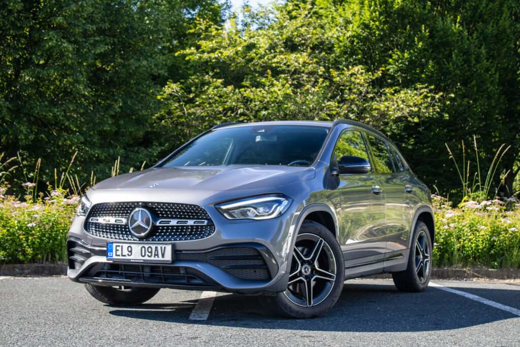 Mercedes-Benz GLA 250e AMG packet