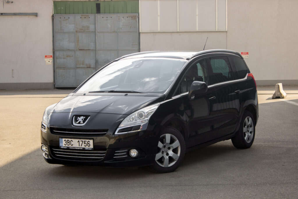 Peugeot 5008 2.0 HDI 110kW 2011