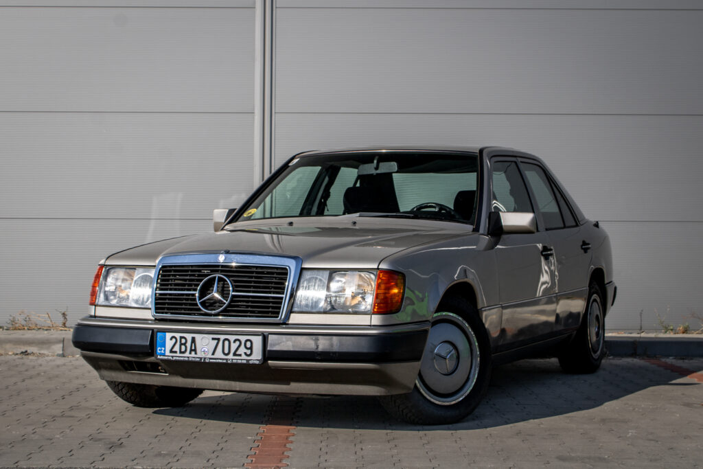 Mercedes-Benz E 230 124 C