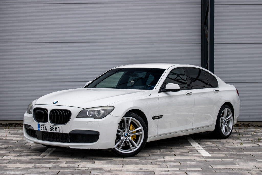 BMW 740d XDRIVE 2011 225kW
