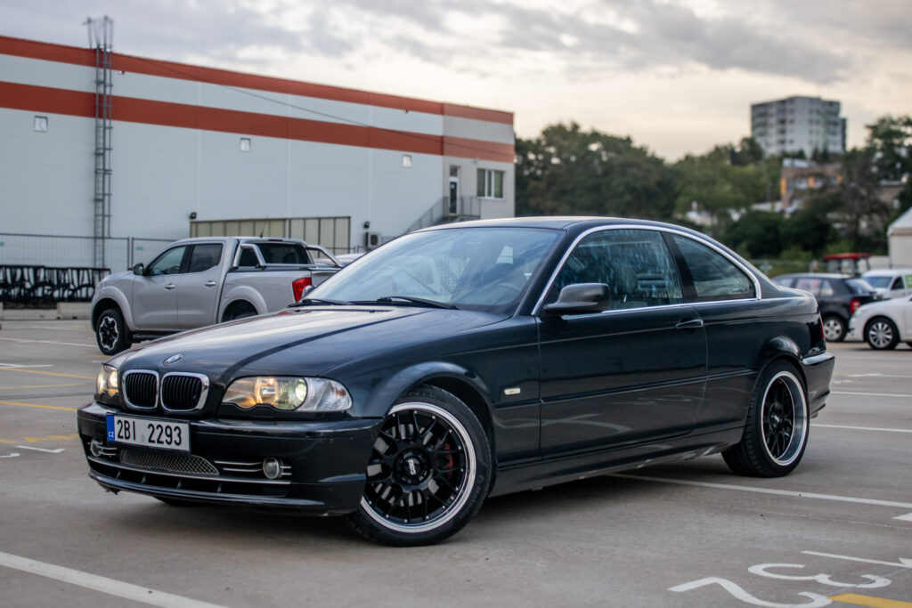 BMW 330Ci M paket 2001 RWD 170kW