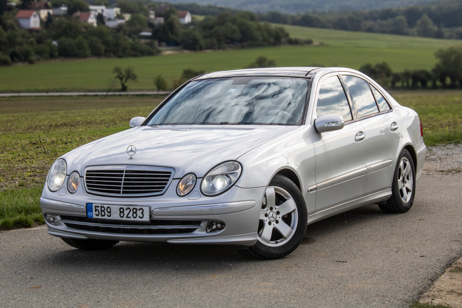 Mercedes-Benz E240 W211 Avantgarde 2004 RWD 130kW