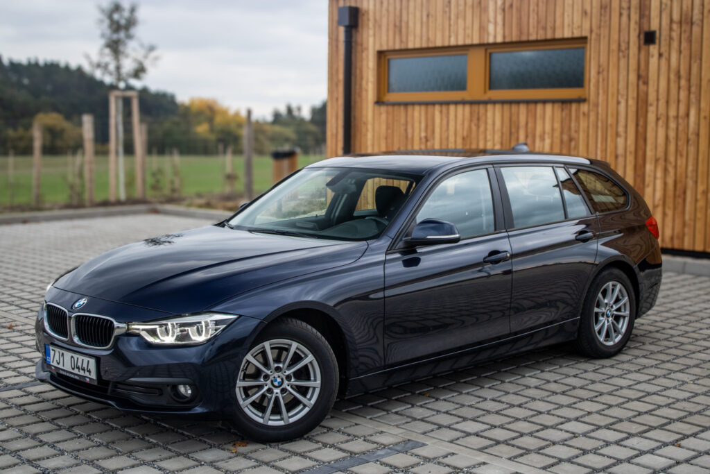 BMW 318d  RWD 110kW 2017