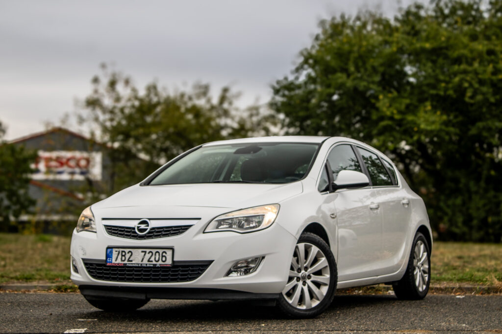 Opel Astra J 1.6 2010 85kW